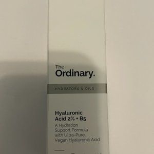 Hyaluronic Acid and B5 Serum